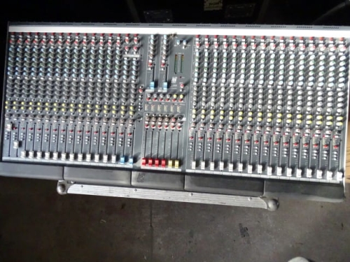 Mikser Allen & Heath GL 2200 32 kanałowy - widok ogólny  (Small).JPG
